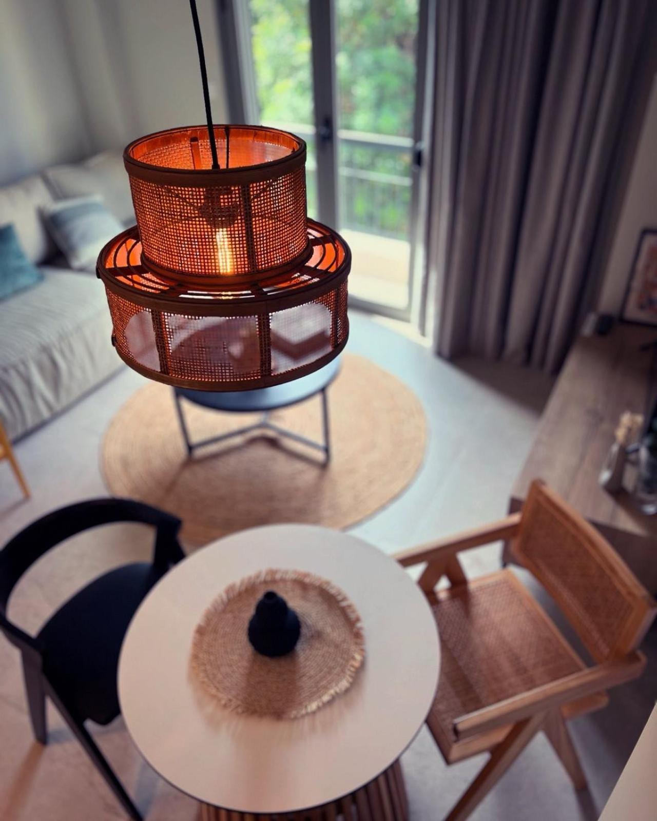 Luxurious Wooden Detail Flat In City Center Chalkida Bagian luar foto