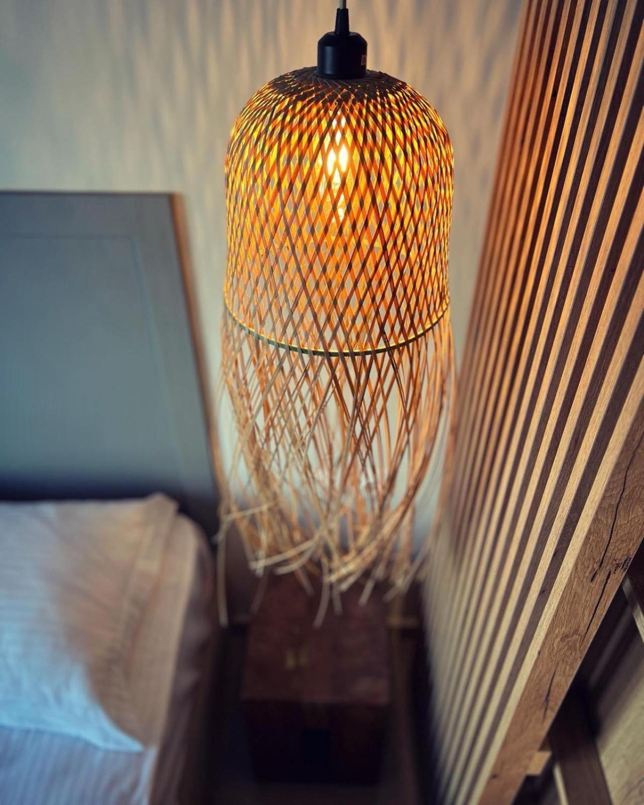 Luxurious Wooden Detail Flat In City Center Chalkida Bagian luar foto