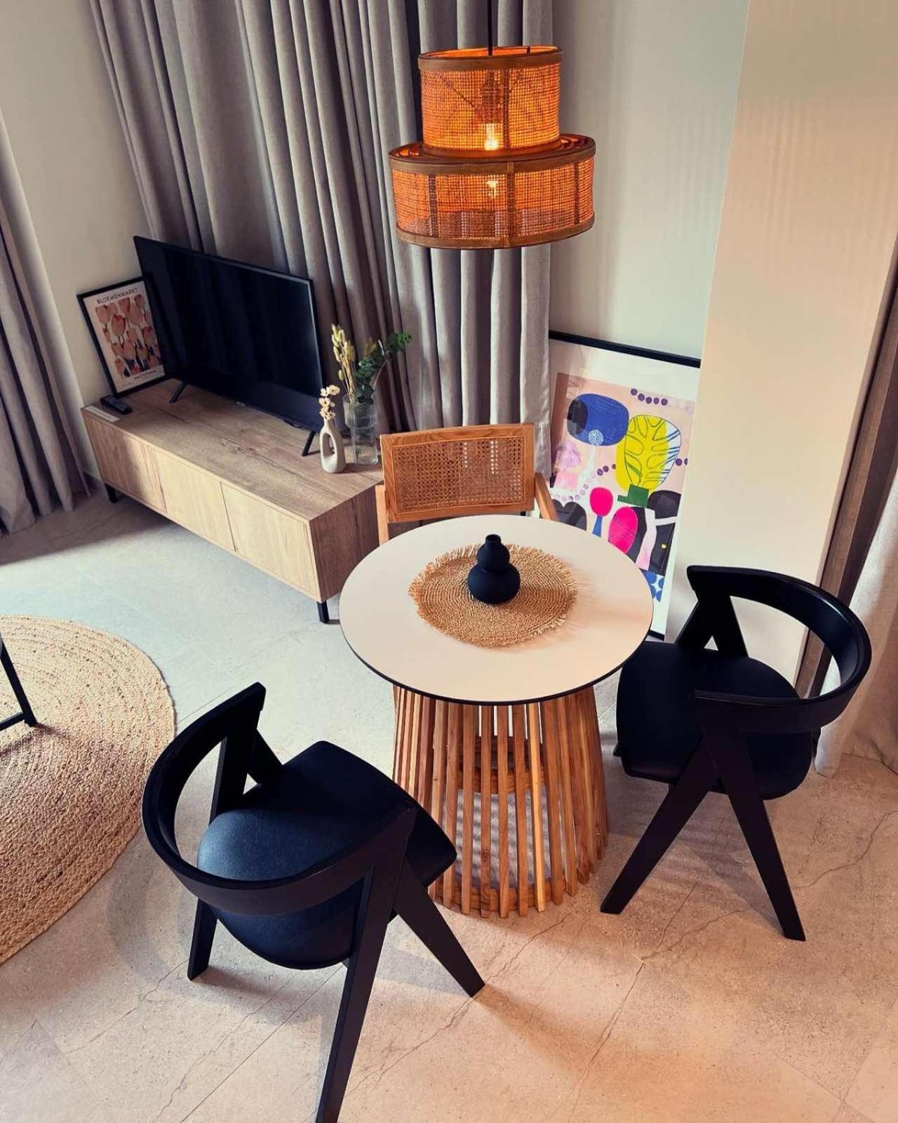 Luxurious Wooden Detail Flat In City Center Chalkida Bagian luar foto