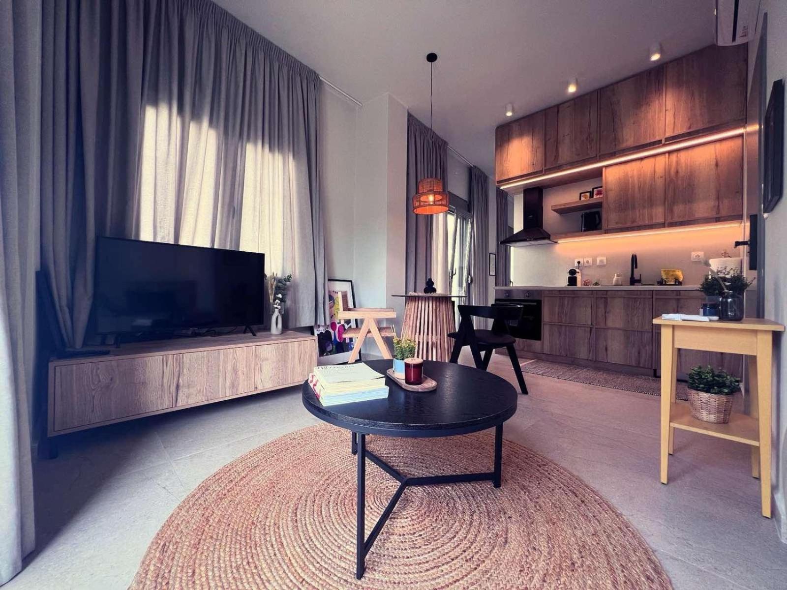 Luxurious Wooden Detail Flat In City Center Chalkida Bagian luar foto