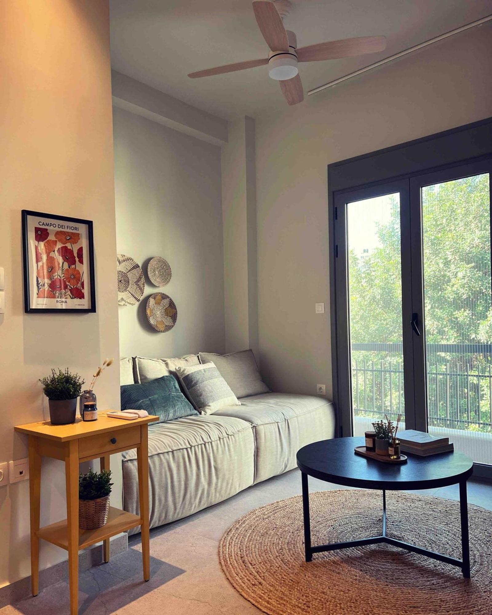 Luxurious Wooden Detail Flat In City Center Chalkida Bagian luar foto